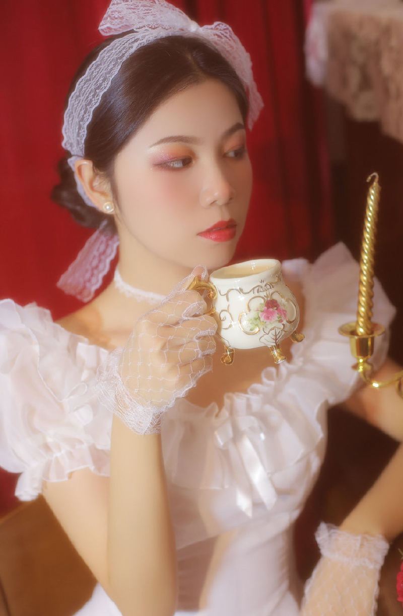 成熟性感美女蕾丝裙诱人写真图片 美图 第1张