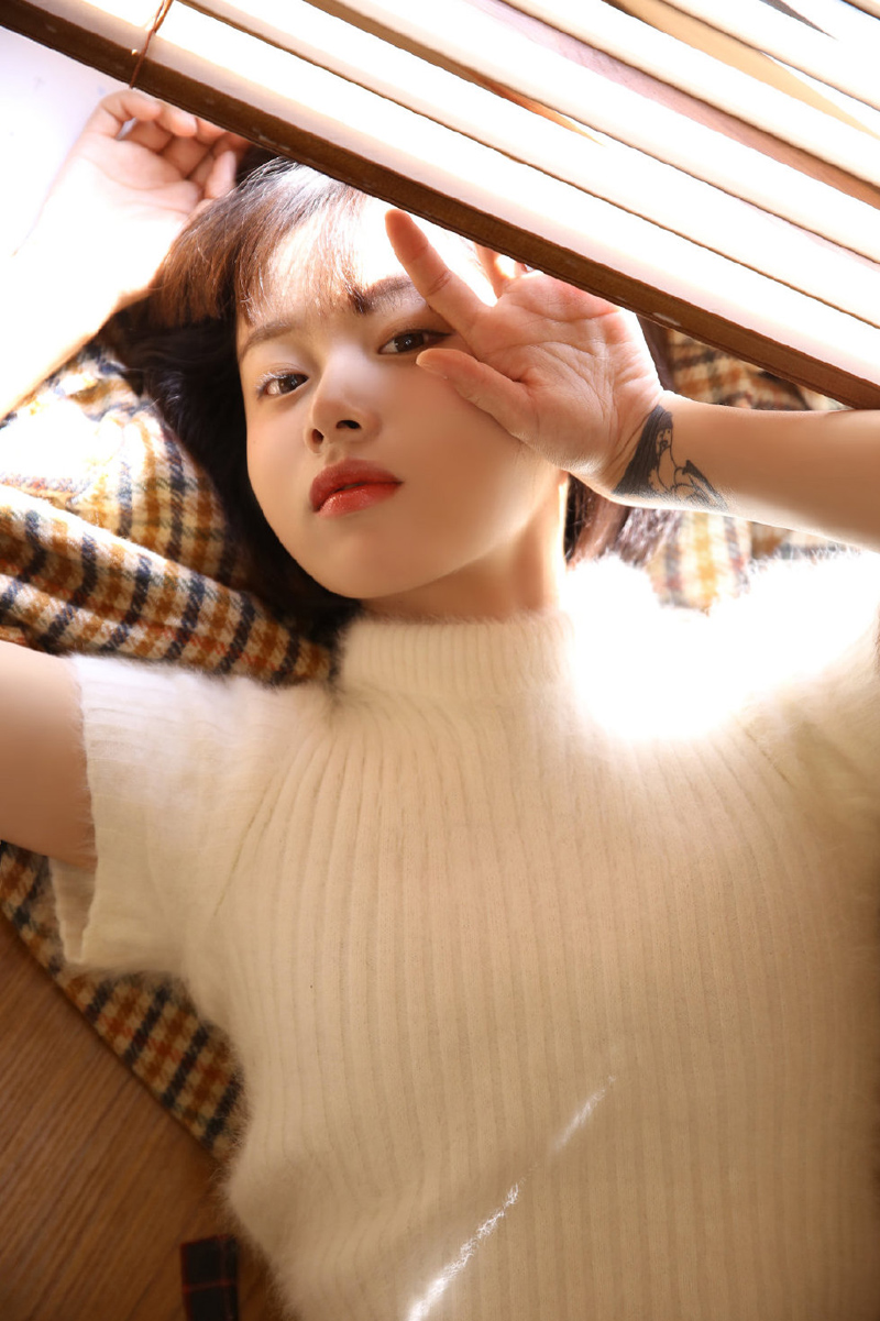 短发萝莉清纯美女慵懒性感私房写真图片 美图 第1张