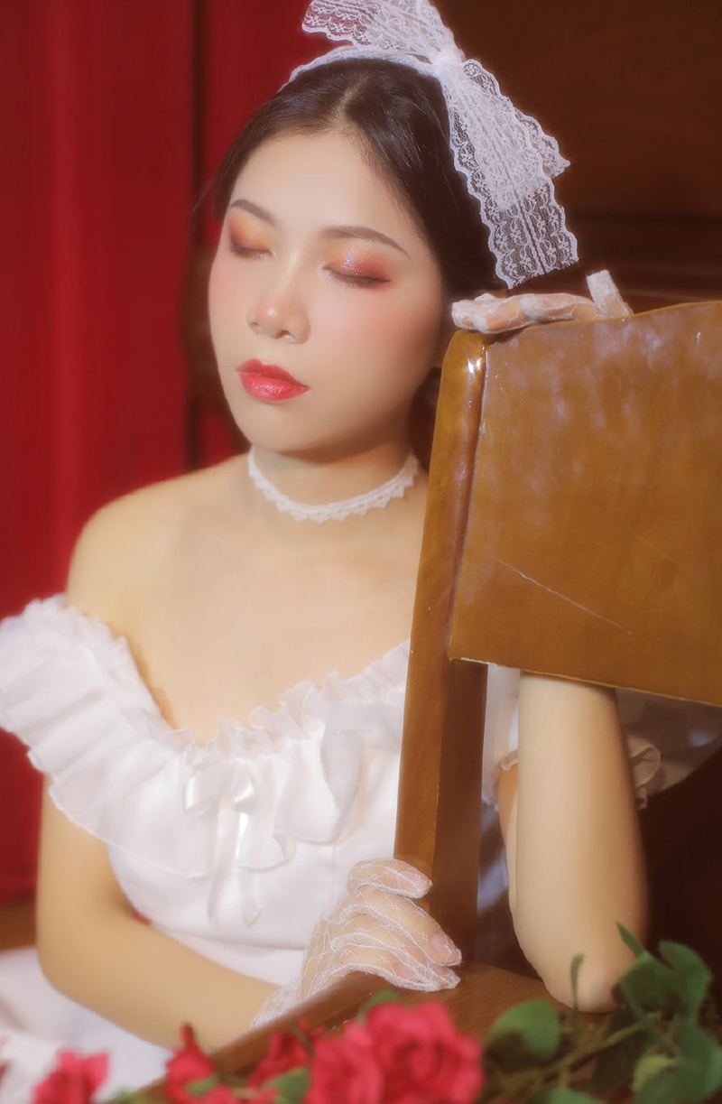 成熟性感美女蕾丝裙诱人写真图片 美图 第1张