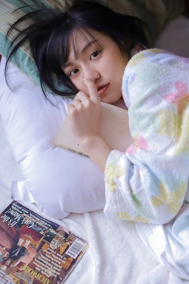 睡袍美女性感慵懒私房写真图片 美图 第1张