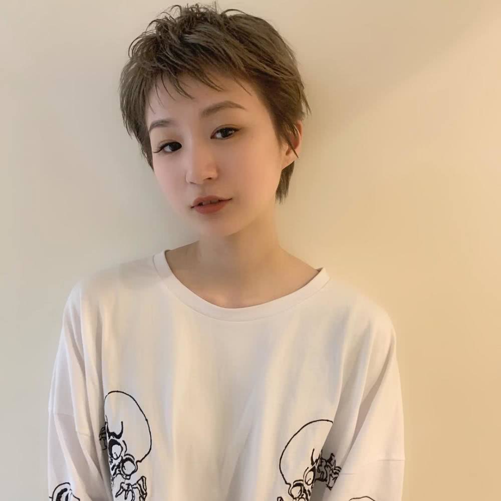 发量少发质细软容易油的小圆脸女生，适合什么样的短发？ 健康 第14张