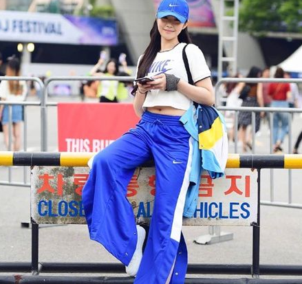 韩国街拍：女孩纸们颜高腿直衣品正，maybe才是真正的街拍 街拍潮人 第3张