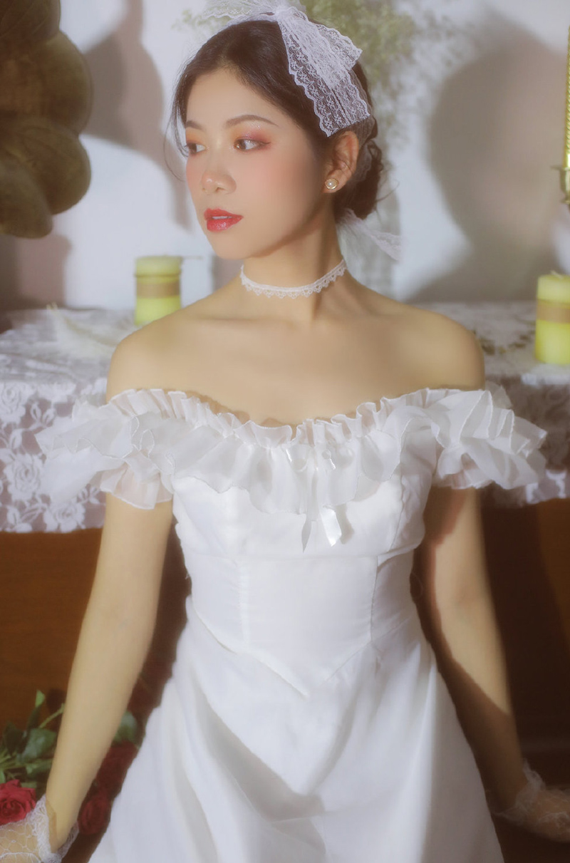 成熟性感美女蕾丝裙诱人写真图片 美图 第1张