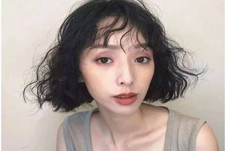 女性发型设计与脸型搭配，长脸圆脸的女生适合什么发型 美容健康 第3张