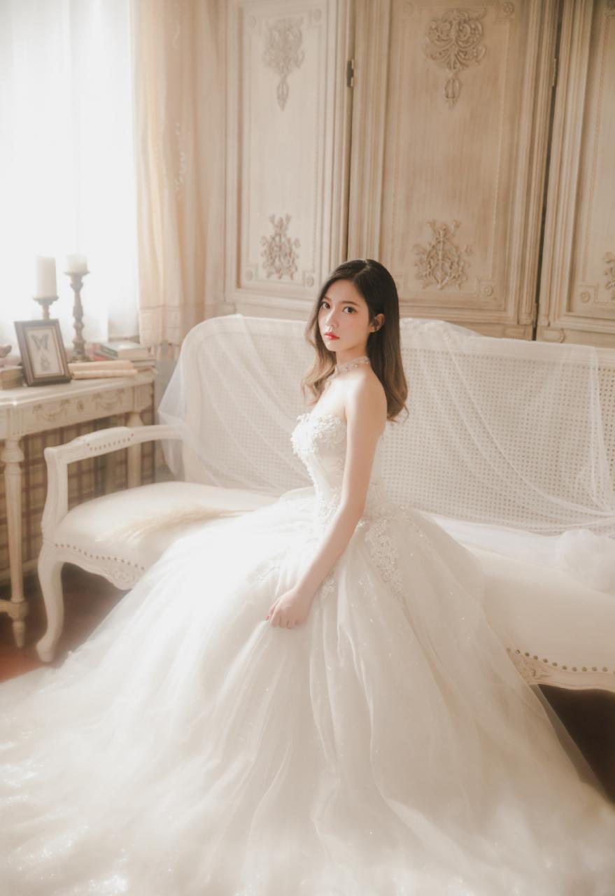 穿婚纱裙的美女性感美艳写真图片 美图 第1张