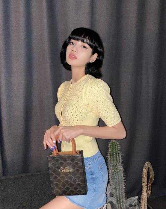 入秋穿针织衫有多性感？LISA亲身种草的单品你不想试试吗 时尚 第1张