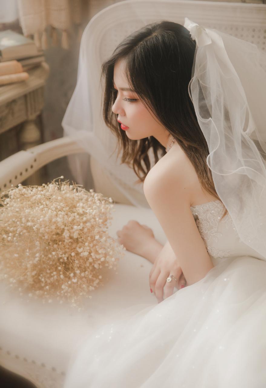 穿婚纱裙的美女性感美艳写真图片 美图 第1张