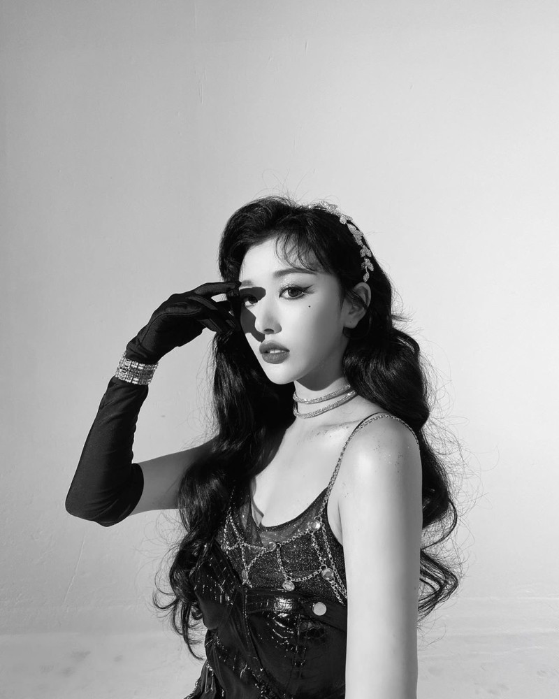 孔雪儿丝巾搭配超短裤好性感，元气满满少女范儿 时尚 第4张
