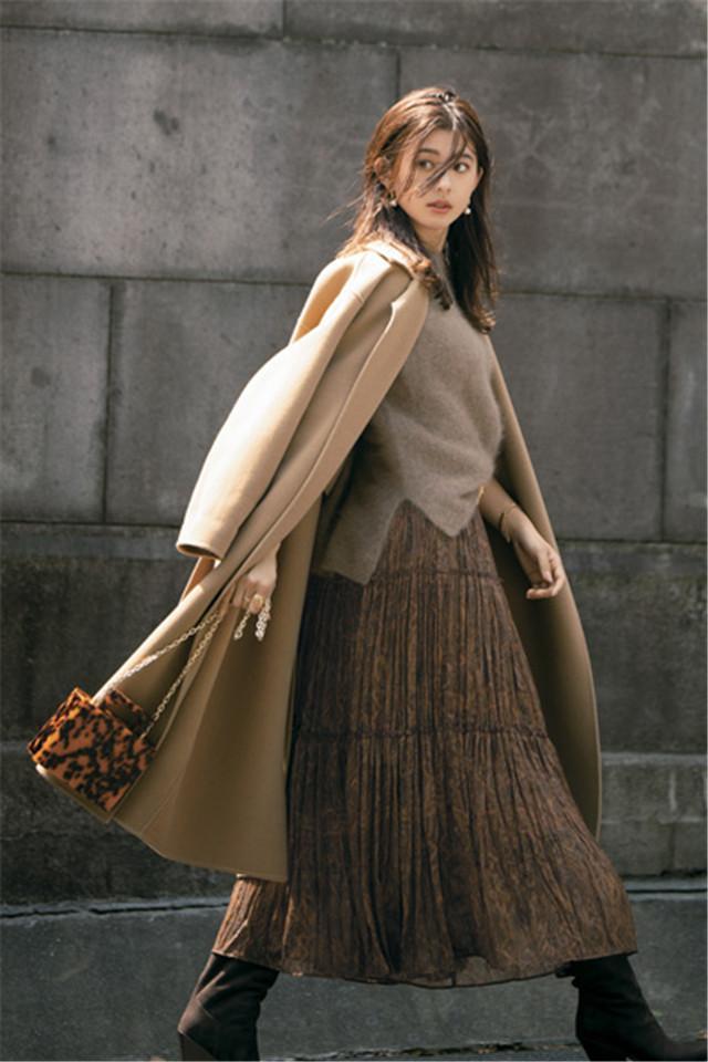 早秋学日本女人穿透明褶皱裙，气质优雅出众太好看 穿搭技巧 第11张
