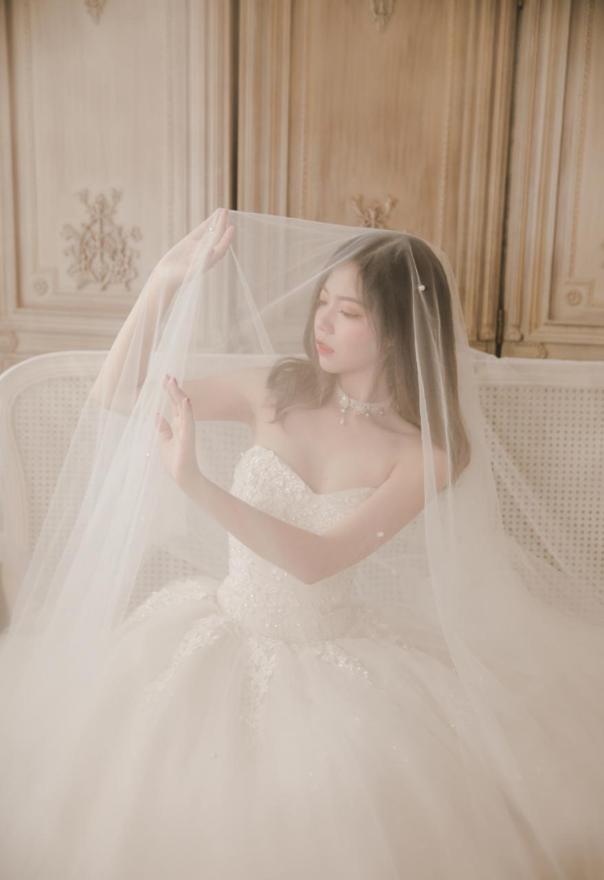 穿婚纱裙的美女性感美艳写真图片 美图 第1张