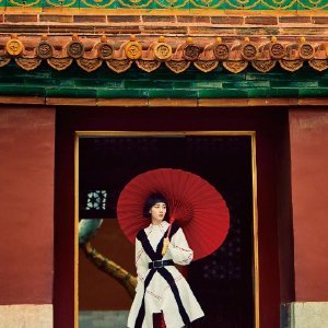 迪丽热巴登杂志封面，齐耳短发又美又飒气场超强 明星搭配 第6张
