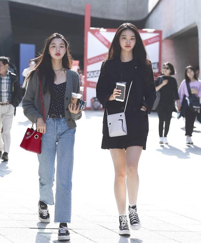 韩国女生太会穿，早秋的韩国街拍看似普通却暗藏“小心机”，这穿搭真好 街拍 第3张