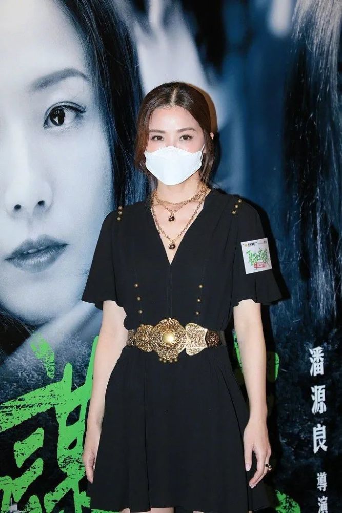 阿SA37岁穿黑裙配红靴，成红毯C位抢夺眼球 时尚 第2张