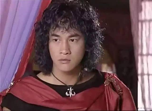 40岁女人巨显老的发型，这3种发型谁留谁土气，太影响颜值和美 健康 第4张