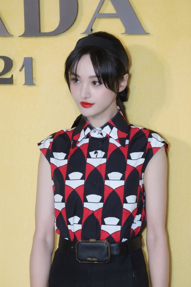 又被郑爽美到了！这颜值和衣品无可挑剔 时尚 第3张