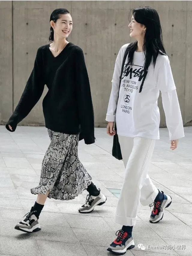 2020早秋韩国街拍，常见的3款单品搭配凸显不一样的“韩流”时尚 街拍潮人 第1张