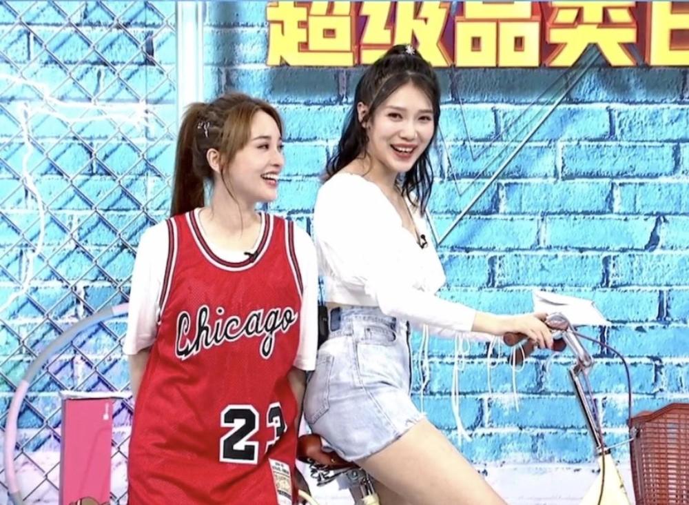 金莎发微拒绝“好兄弟”，运动造型亮相直播间，奔四仍旧少女感满满 时尚 第3张