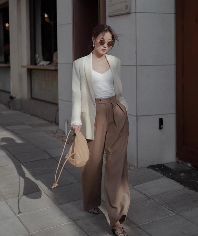 40岁的女人秋天多穿“棕色”衣服，显年轻又有气质 穿搭 第2张