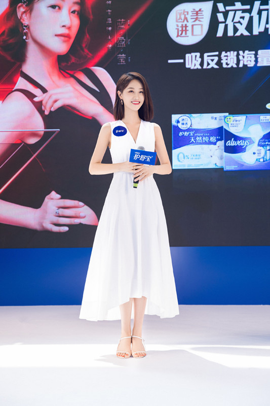 蓝盈莹什么私服都能驾驭住，看她的穿搭就能明白 明星搭配 第3张