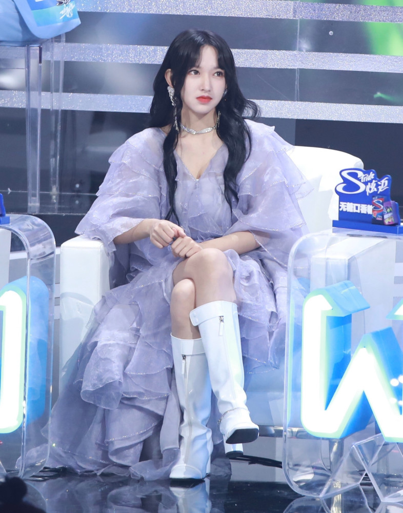 程潇穿个“浴花”就来上节目了，果然气质好颜值高就能随便任性 时尚 第2张