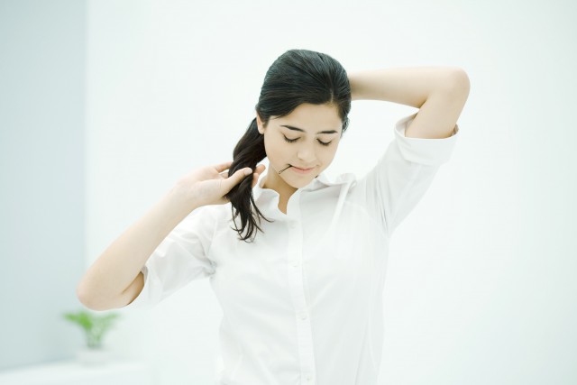 胸小穿什么衣服 平胸的人怎么穿衣服 穿搭技巧 第1张