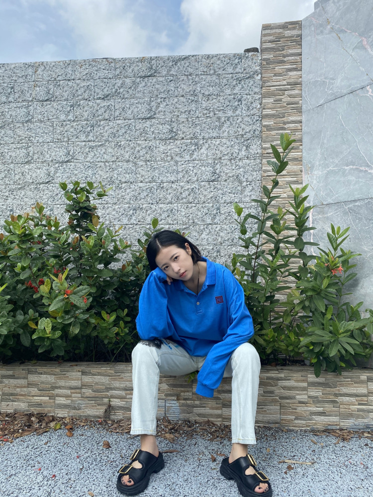周雨彤留干练短发穿个性秋装，潇洒气息格外浓郁 时尚 第4张