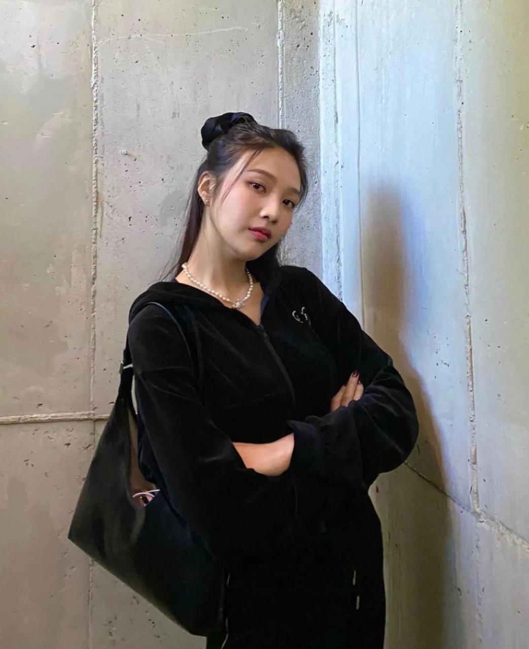 韩国女团性感担当！其实是隐藏的女鞋头，看她的照片网友直呼恋爱了 时尚 第2张