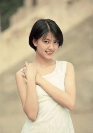 女星旧照曝光，章子怡清纯，周迅有灵气，网友：她是真的美 时尚 第10张