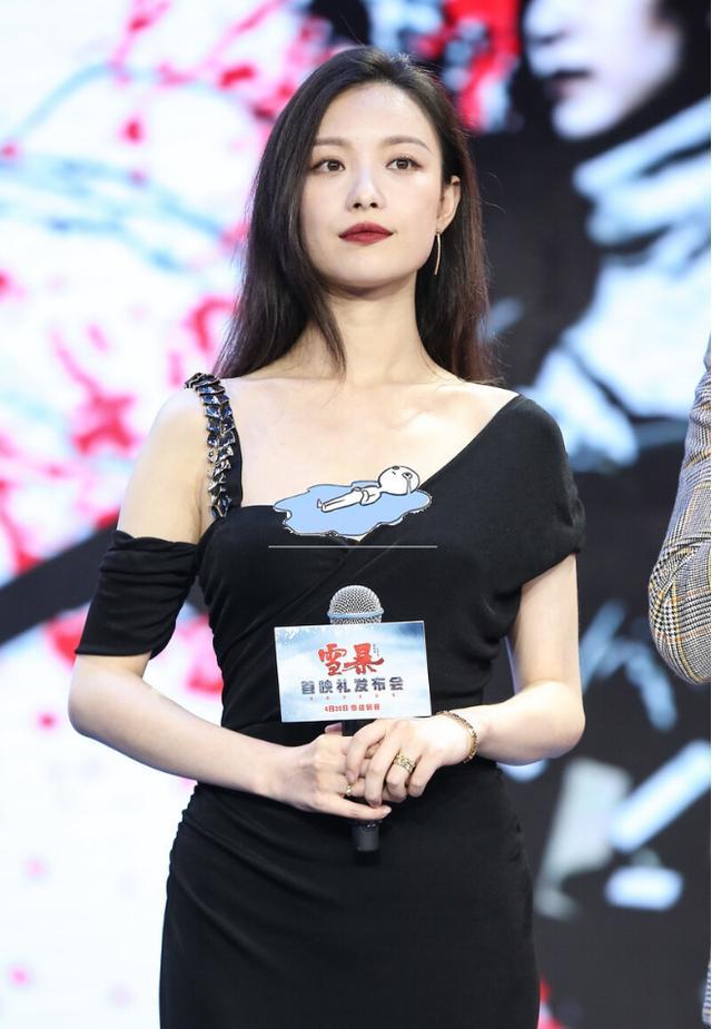 倪妮穿黑色裙子优雅又高级，“牛奶肌”让人羡慕 时尚 第4张