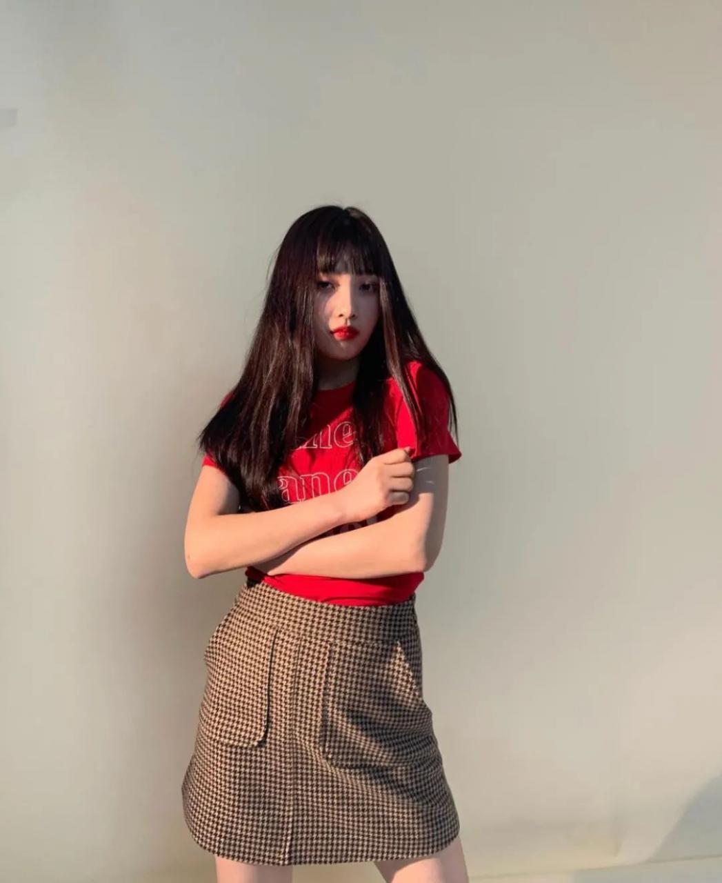 韩国女团性感担当！其实是隐藏的女鞋头，看她的照片网友直呼恋爱了 时尚 第1张