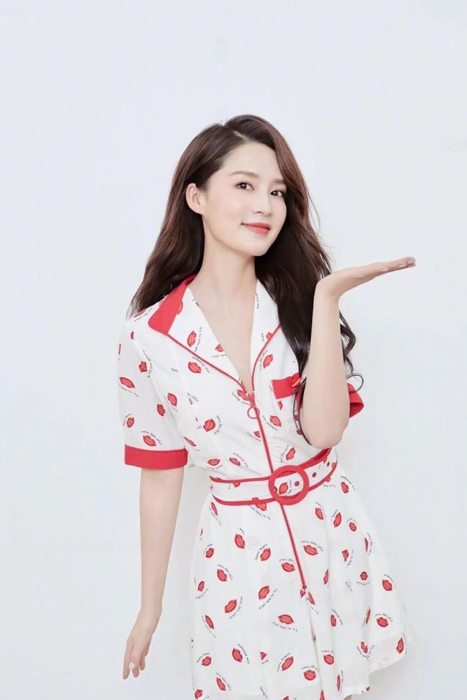 美貌持续在线，看这些女明星们的初秋时尚穿搭 时尚 第4张