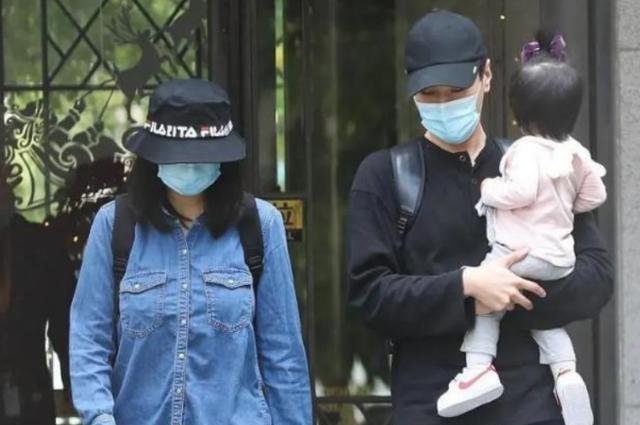 女星旧照曝光，章子怡清纯，周迅有灵气，网友：她是真的美 时尚 第13张
