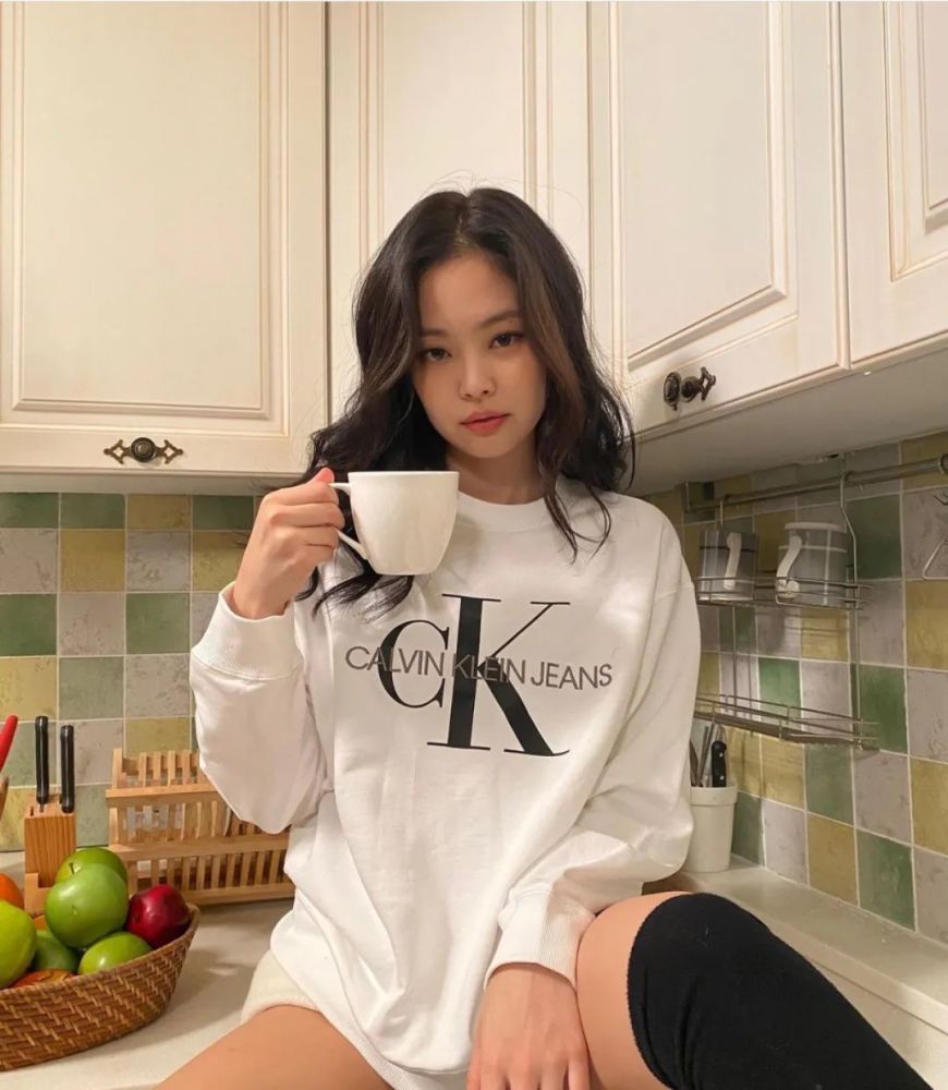 JENNIE的穿搭太潮了，简直就是流行单品的“集合店”啊！ 时尚 第3张