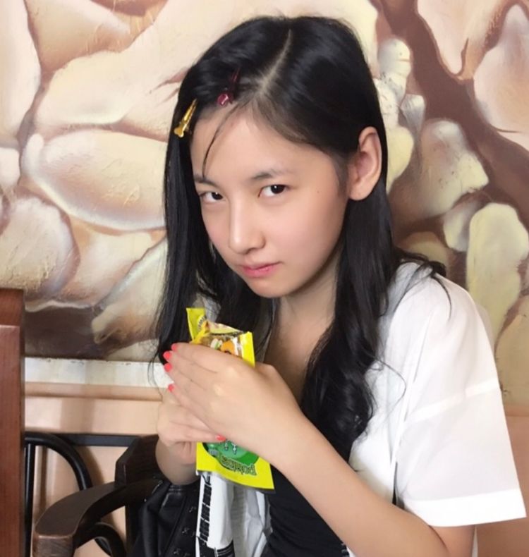 硬糖少女学生照，赵粤表情可爱，张艺凡很是呆萌，王艺瑾还挺洋气 时尚 第1张