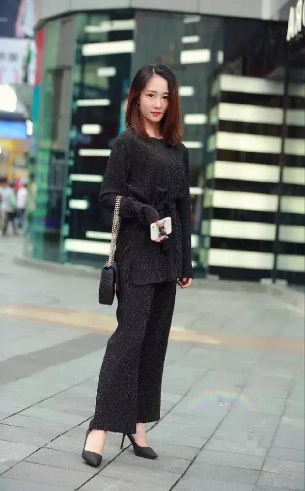 轻盈秀美的休闲装气质不凡，还显清新活力的时尚淑女风 街拍 第1张