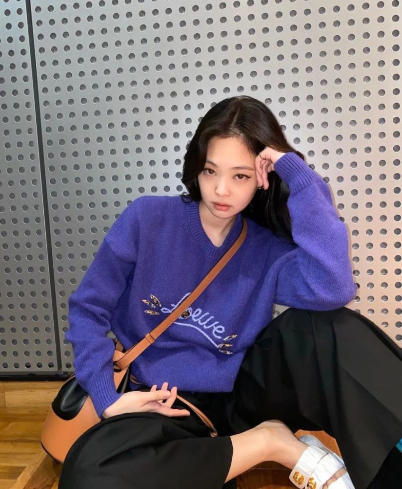 JENNIE的穿搭太潮了，简直就是流行单品的“集合店”啊！ 时尚 第2张