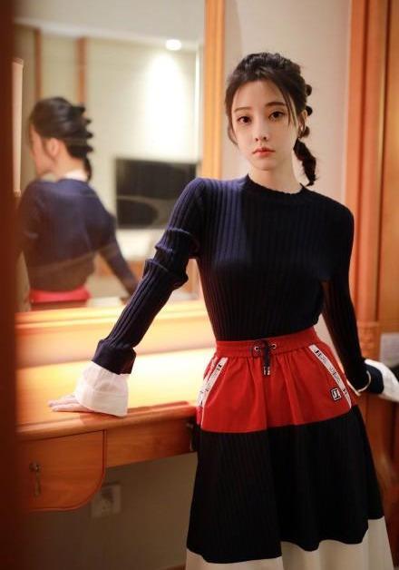 学不会撞色穿搭，试试拼色系服饰，时髦精都爱穿 穿搭 第6张