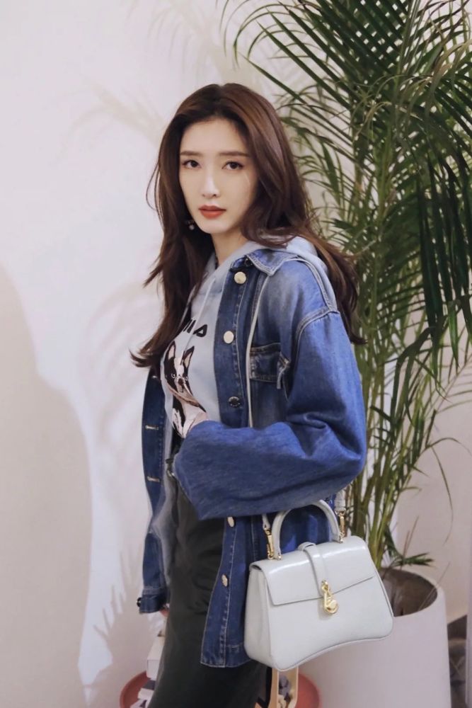 美貌持续在线，看这些女明星们的初秋时尚穿搭 时尚 第2张