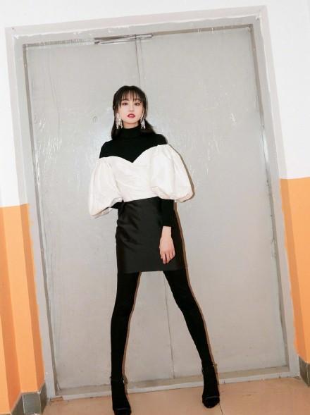 学不会撞色穿搭，试试拼色系服饰，时髦精都爱穿 穿搭 第5张