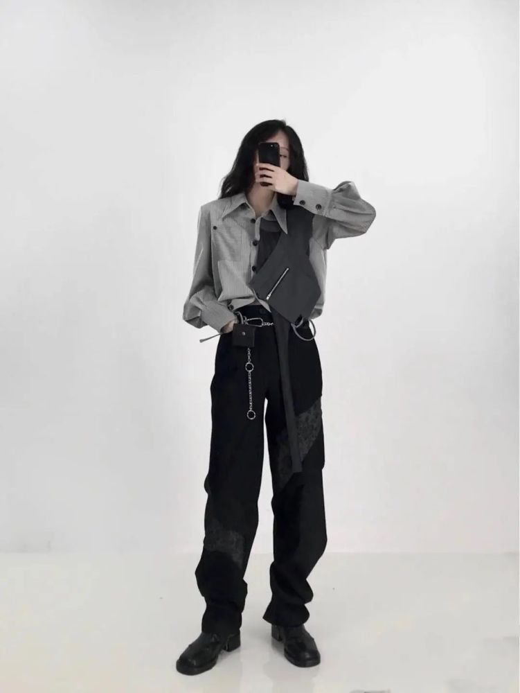 黑白灰“很单调”？只要了解这三点，从内到外都散发着高级感 穿搭 第3张