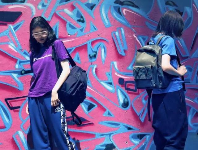 稍微讲究的中年女人选包包时昼避开这3个误区，不然容易掉价 穿搭 第1张