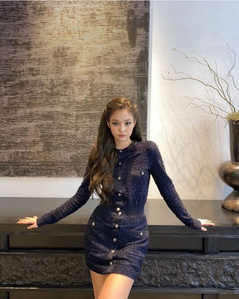 JENNIE的穿搭太潮了，简直就是流行单品的“集合店”啊！ 时尚 第1张