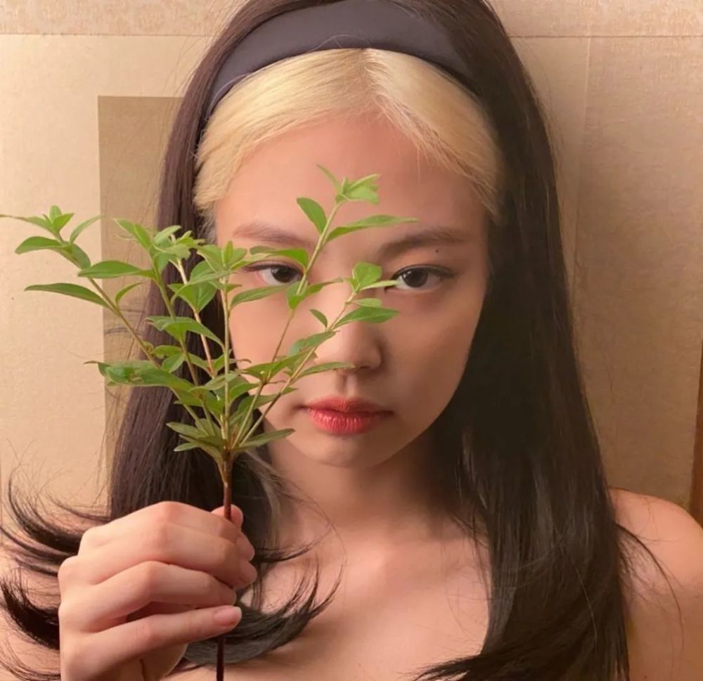 JENNIE的穿搭太潮了，简直就是流行单品的“集合店”啊！ 时尚 第1张