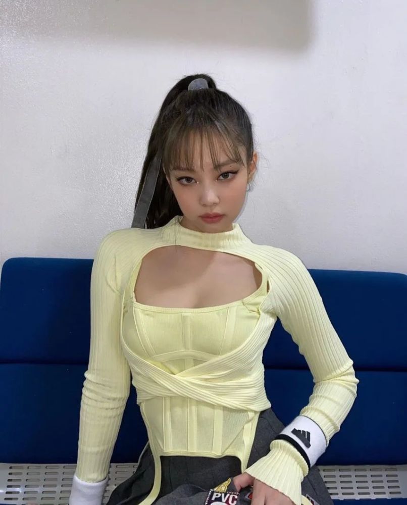 JENNIE的穿搭太潮了，简直就是流行单品的“集合店”啊！ 时尚 第3张