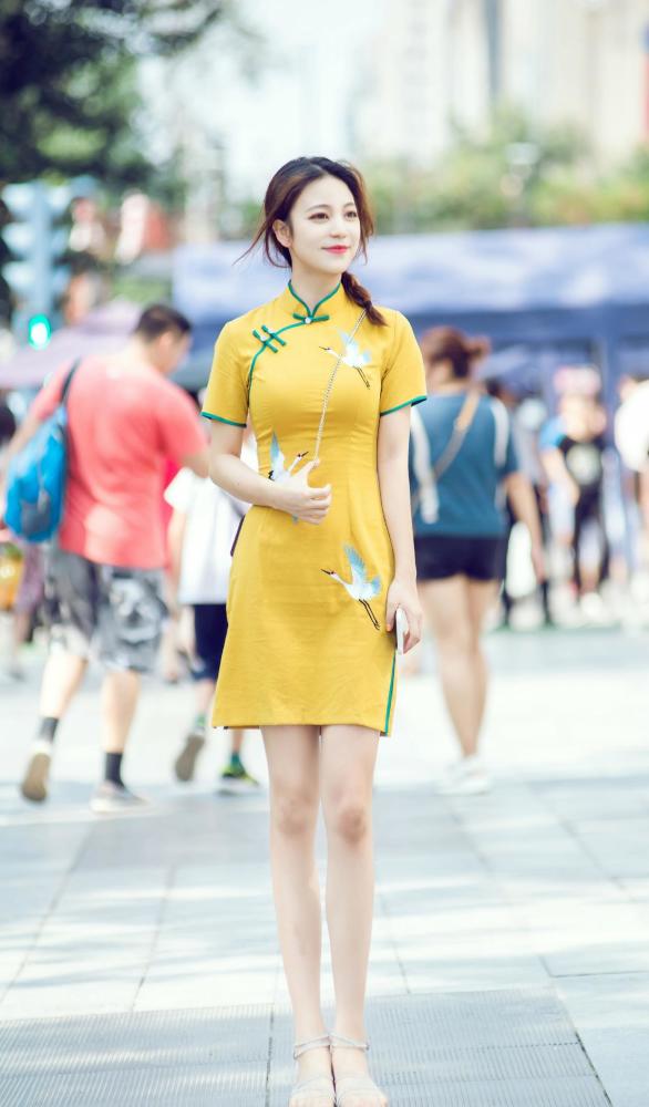 金秋10月姑娘们大胆启用黄色，时髦洋气又好看 街拍潮人 第6张
