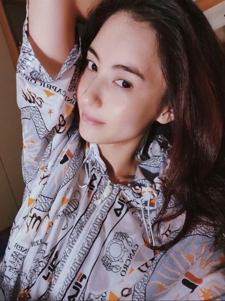 美貌持续在线，看这些女明星们的初秋时尚穿搭 时尚 第3张