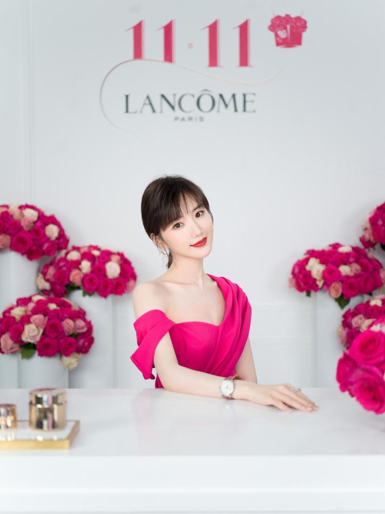 长卷红发配大摆公主裙，毛晓彤COS迪士尼公主美上热搜 明星搭配 第8张