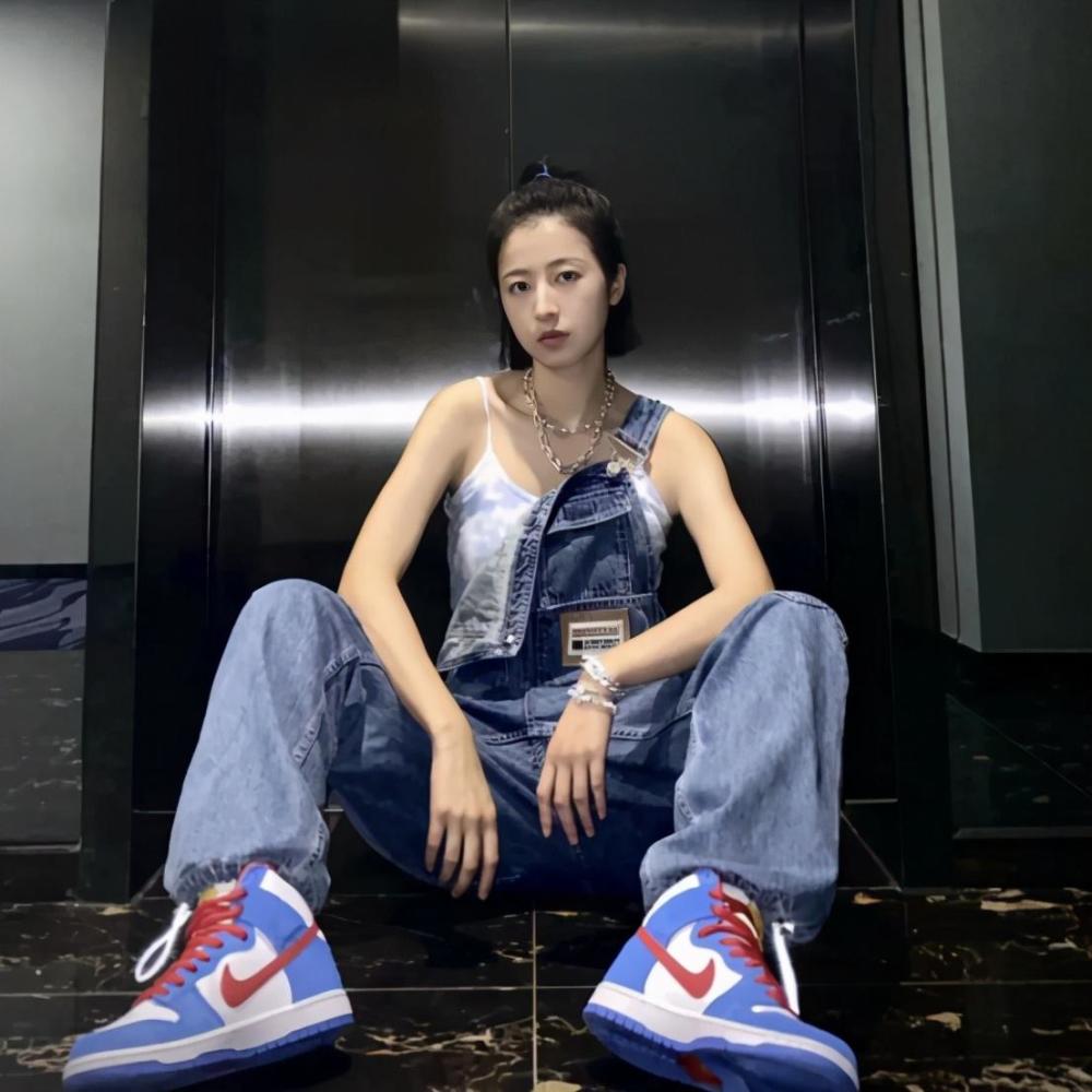潮鞋到底有什么魔力？让周雨彤这些潮酷穿搭来给你答案 时尚 第4张