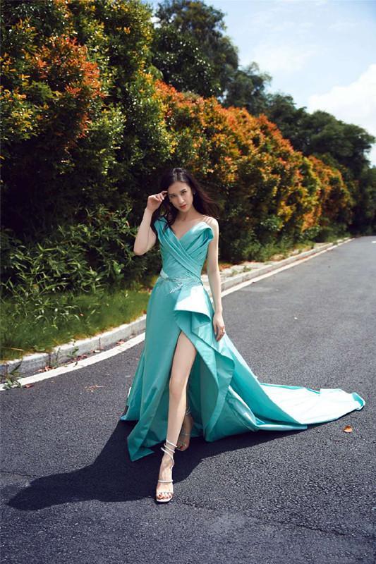 黄圣依的身材属贵妇圈TOP，穿牛仔装细腿蛮腰生俩娃依然迷人 时尚 第3张