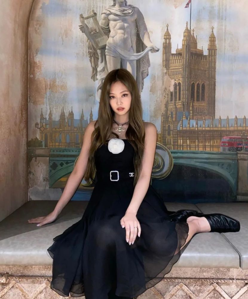 JENNIE的穿搭太潮了，简直就是流行单品的“集合店”啊！ 时尚 第2张